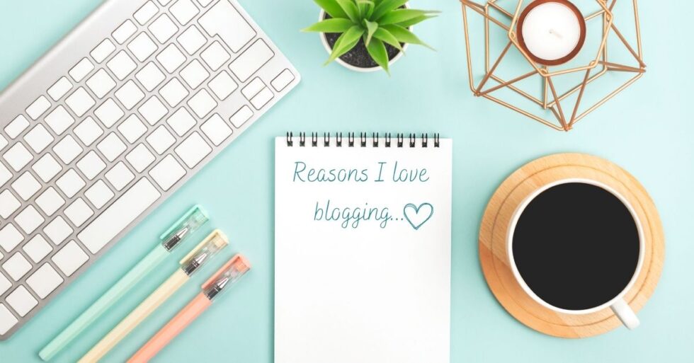 Complete Guide: 8 Reasons To Love Blogging In 2023 - Nomad Life 101